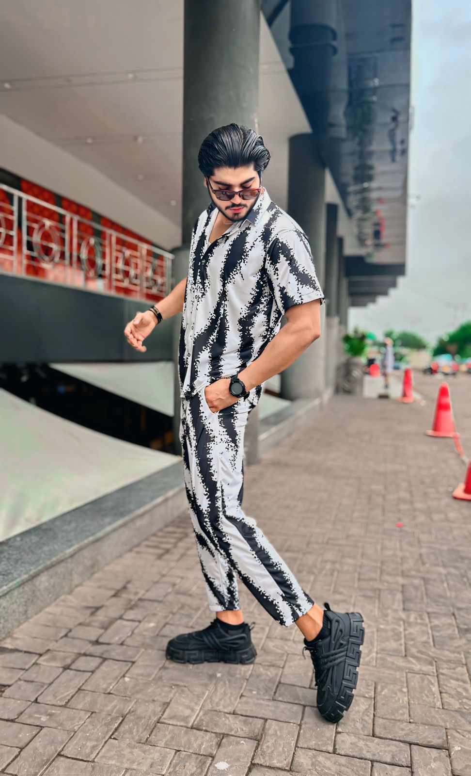 Casual Black Lining Printed Tracksuit For Men